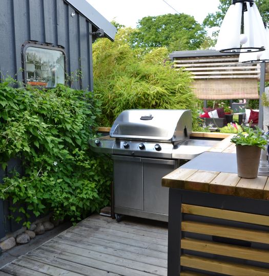 outdoor kitchen