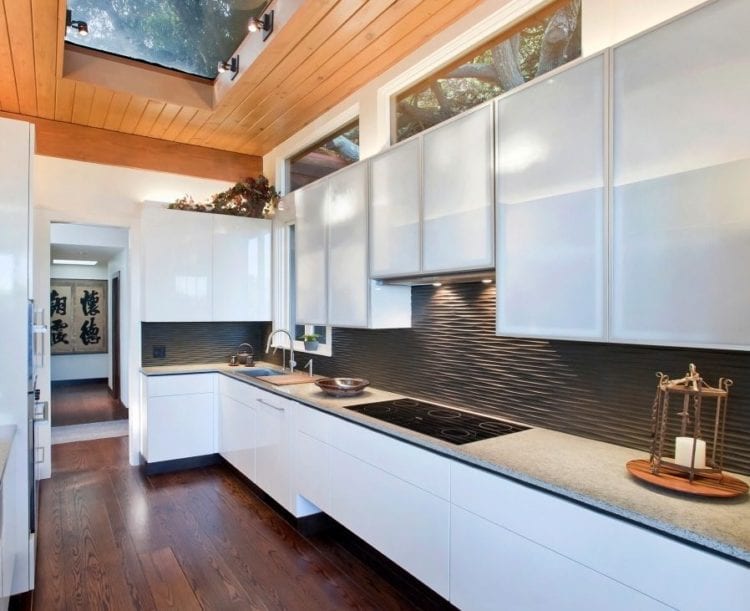 black kitchen backsplash