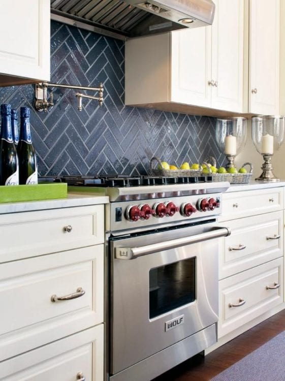 black kitchen backsplash