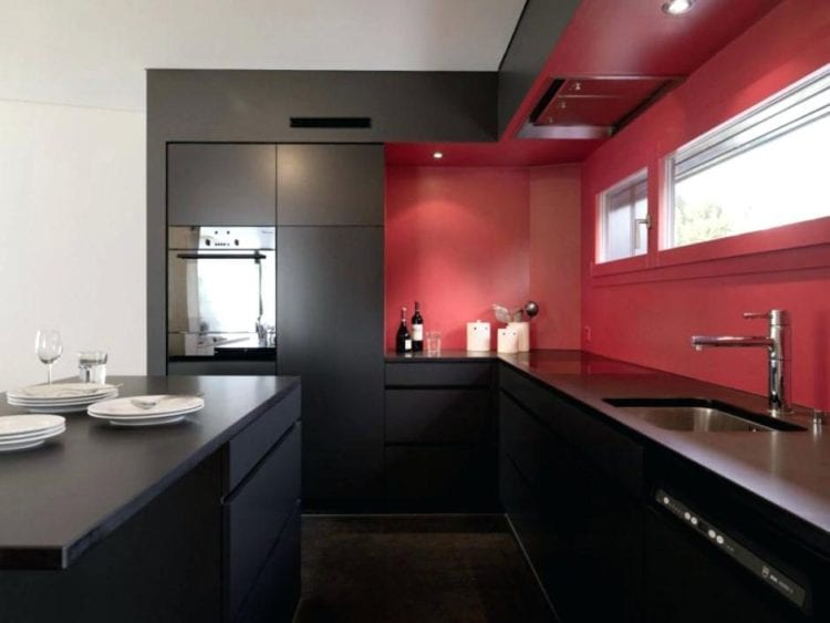 red kitchen backsplash