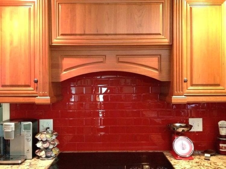 red kitchen backsplash
