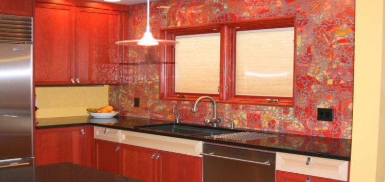 red kitchen backsplash