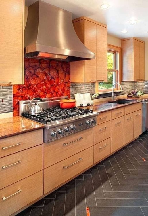 red kitchen backsplash