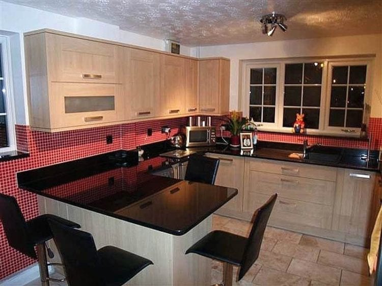 red kitchen backsplash
