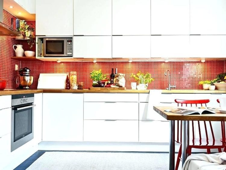 red kitchen backsplash