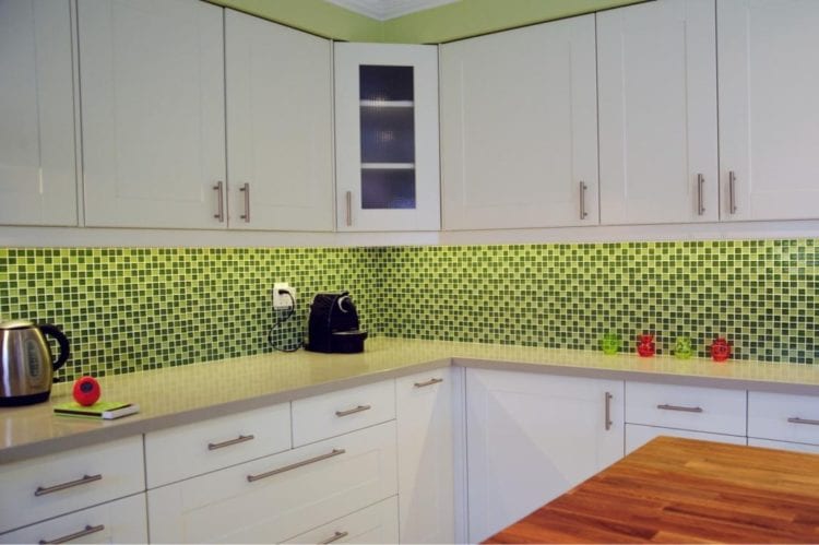 green kitchen backsplash