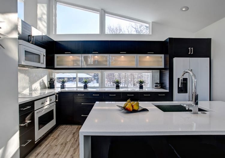 white kitchen style