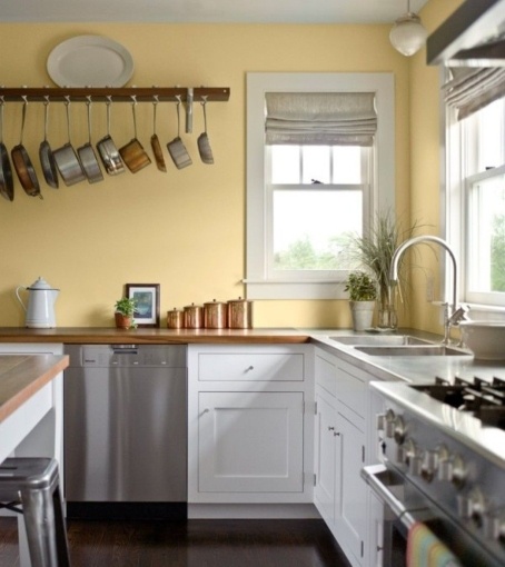 Yellow Wall Décor Ideas