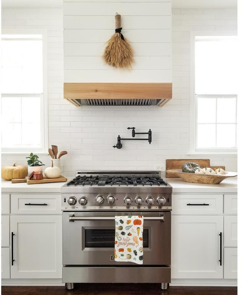 Standard Range Hood Height for Your Kitchen Standard Range Hood Height for Your Kitchen