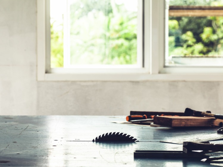 How to Cut Epoxy Resin Countertops Properly