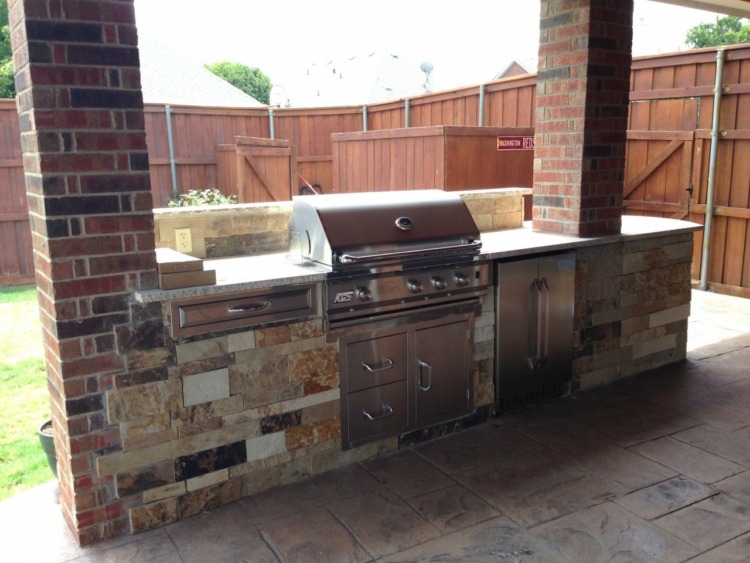 Patio Bar with Granite