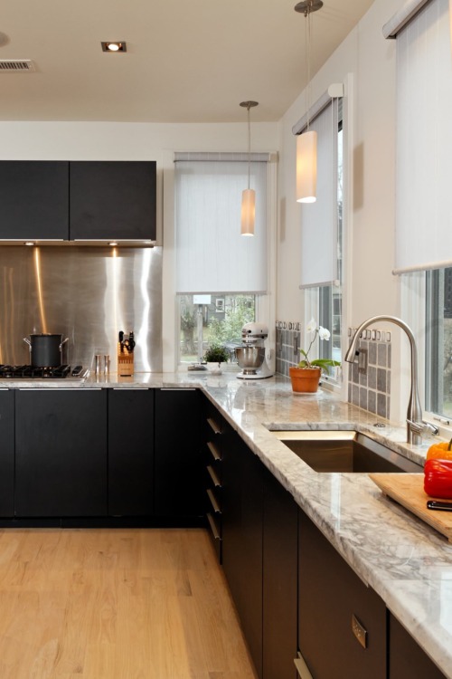 White quartzite countertops with dark cabinets