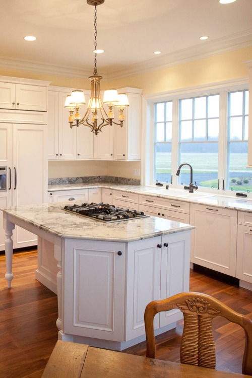 White quartzite for countertops and backsplash
