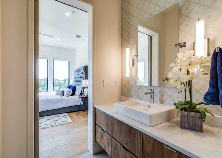 Jack and Jill Bathrooms are Back in Full Swing